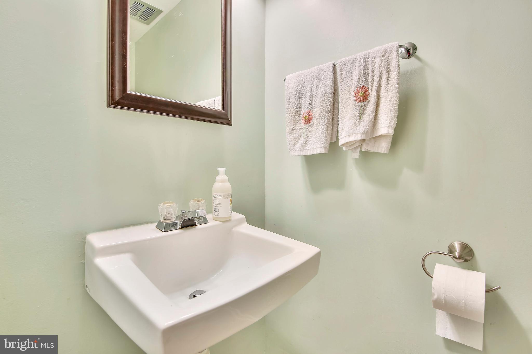 19406 Thomas Farm Road Gaithersburg, MD 20886 - Photo 8 of 15 a bathroom with a sink and mirror
