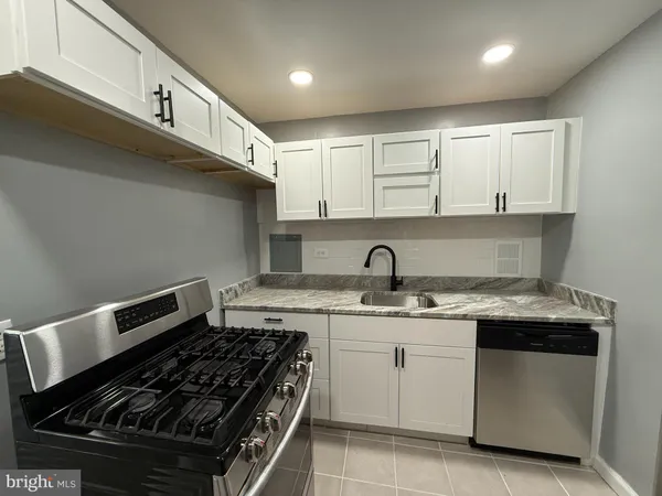 $1,600 | 5831 Quantrell Avenue, Unit T4, Alexandria, VA 22312