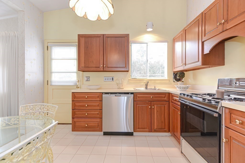 112 Harding Street Newton, MA 02465 - Photo 14 of 31 Gallery Image 14