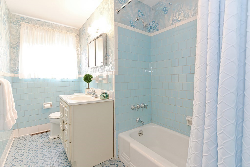 112 Harding Street Newton, MA 02465 - Photo 21 of 31 Gallery Image 21