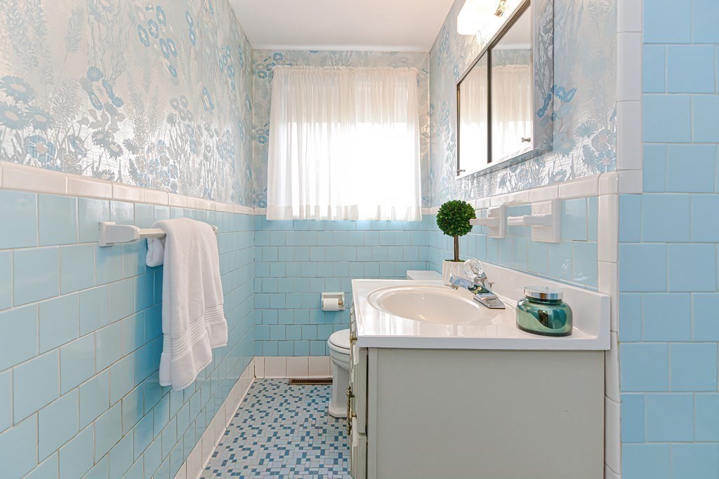 112 Harding Street Newton, MA 02465 - Photo 22 of 31 Gallery Image 22