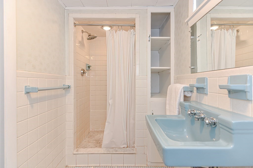 112 Harding Street Newton, MA 02465 - Photo 25 of 31 Gallery Image 25