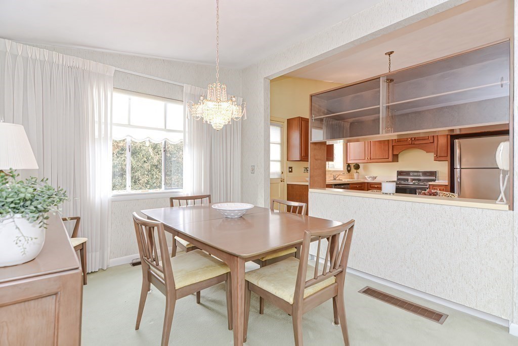 112 Harding Street Newton, MA 02465 - Photo 9 of 31 Gallery Image 9