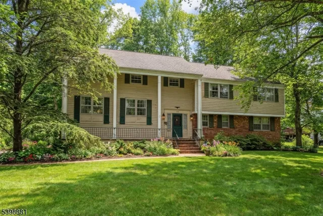 $899,000 | 14 Skylark Road, Springfield, NJ 07081