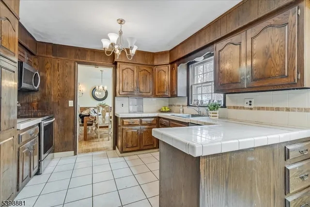 $899,000 | 14 Skylark Road, Springfield, NJ 07081