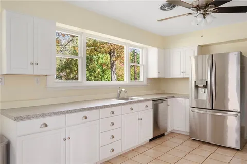 $649,000 | 6 Conway Drive, Barrington, RI 02806