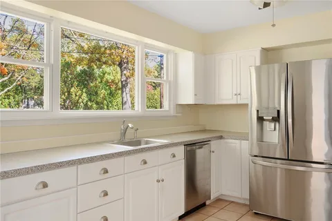 $649,000 | 6 Conway Drive, Barrington, RI 02806