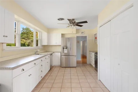 $649,000 | 6 Conway Drive, Barrington, RI 02806