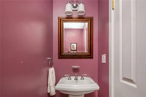 $649,000 | 6 Conway Drive, Barrington, RI 02806