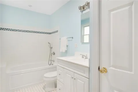 $649,000 | 6 Conway Drive, Barrington, RI 02806