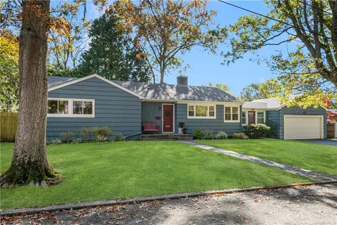 $649,000 | 6 Conway Drive, Barrington, RI 02806