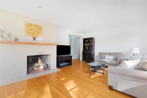 $649,000 | 6 Conway Drive, Barrington, RI 02806