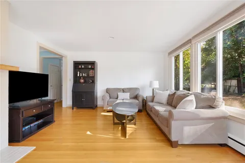 $649,000 | 6 Conway Drive, Barrington, RI 02806