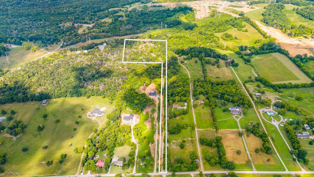 915 Cooks Road Mount Juliet, TN 37122 - Photo 8 of 15 a view of a yard