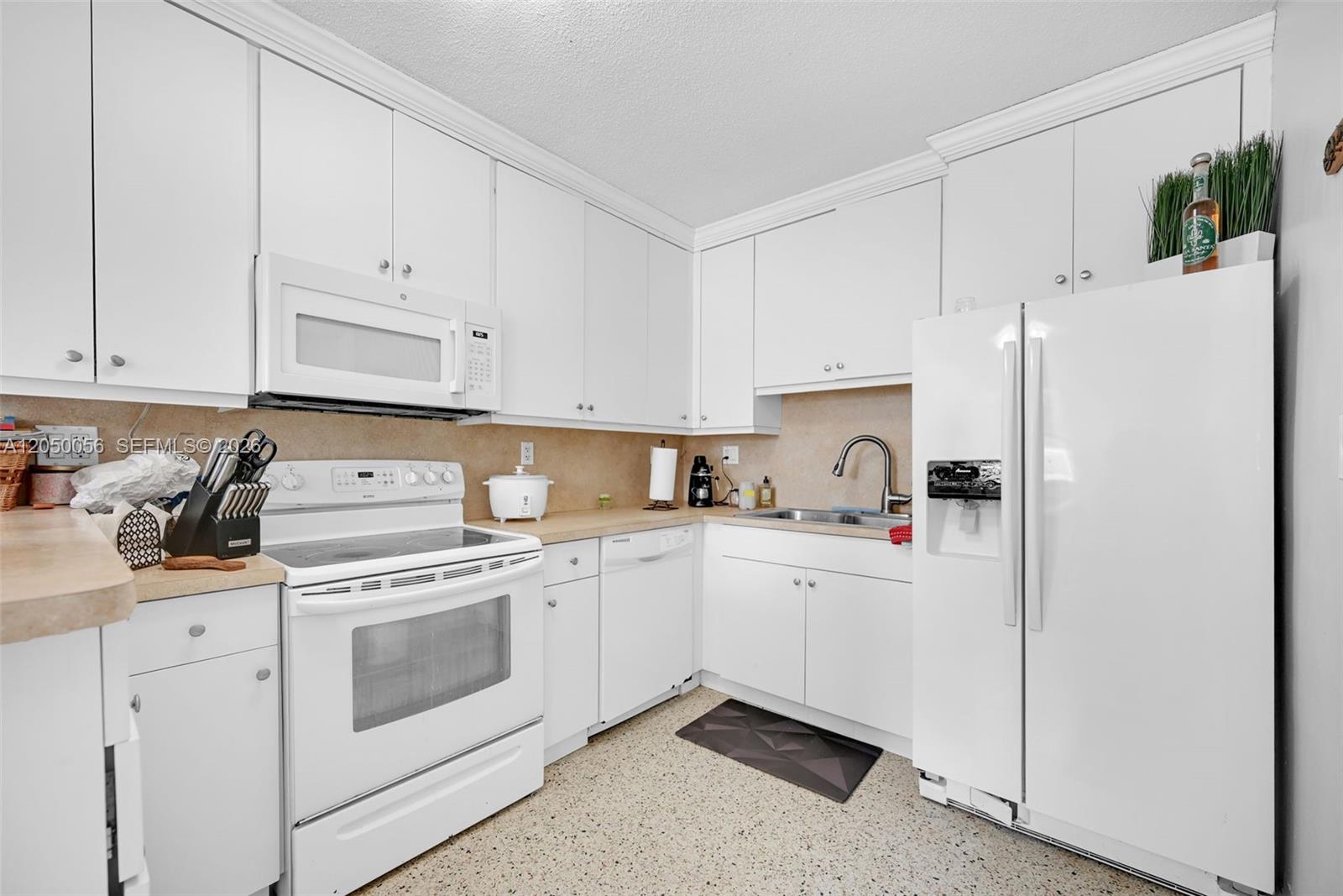 9720 Southwest 37th Terrace Miami, FL 33165 - Photo 13 of 18