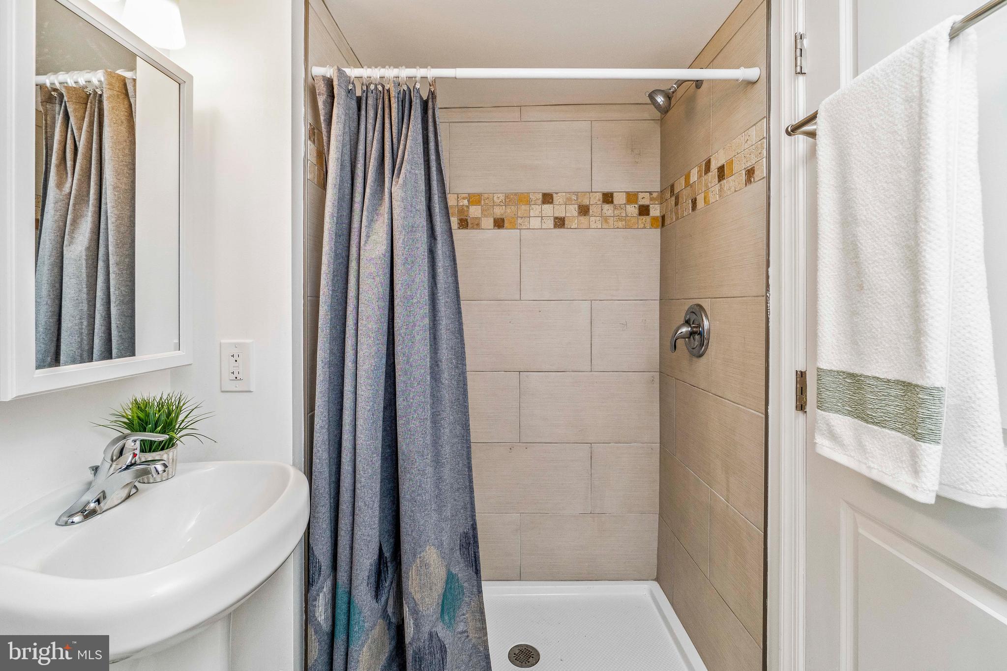 4553 Marble Hall Road Baltimore, MD 21239 - Photo 28 of 32 Lower Level - Full Bathroom