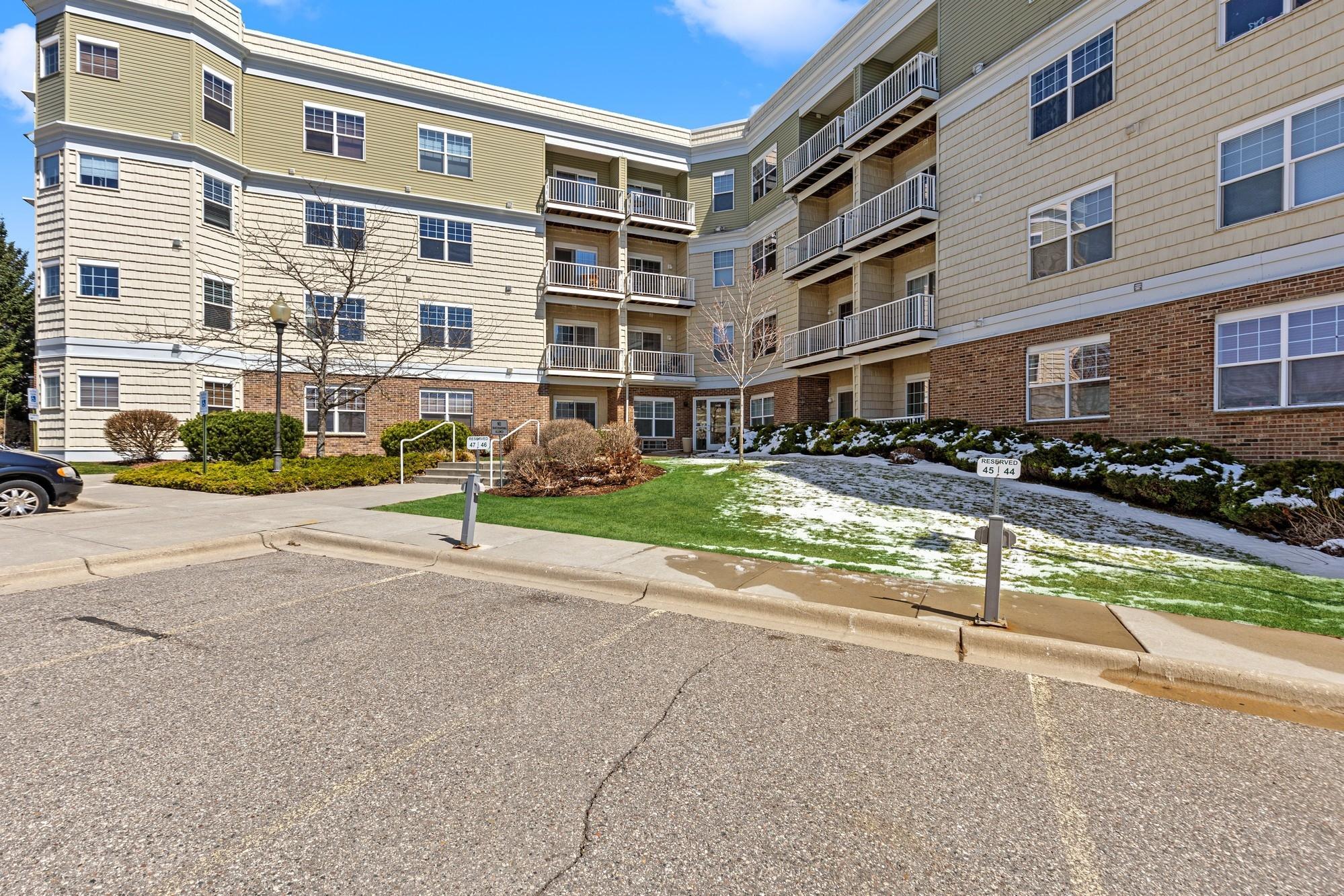 114200 Hundertmark Road, Unit 303 Chaska, MN 55318 - Photo 14 of 18 Gallery Image 14
