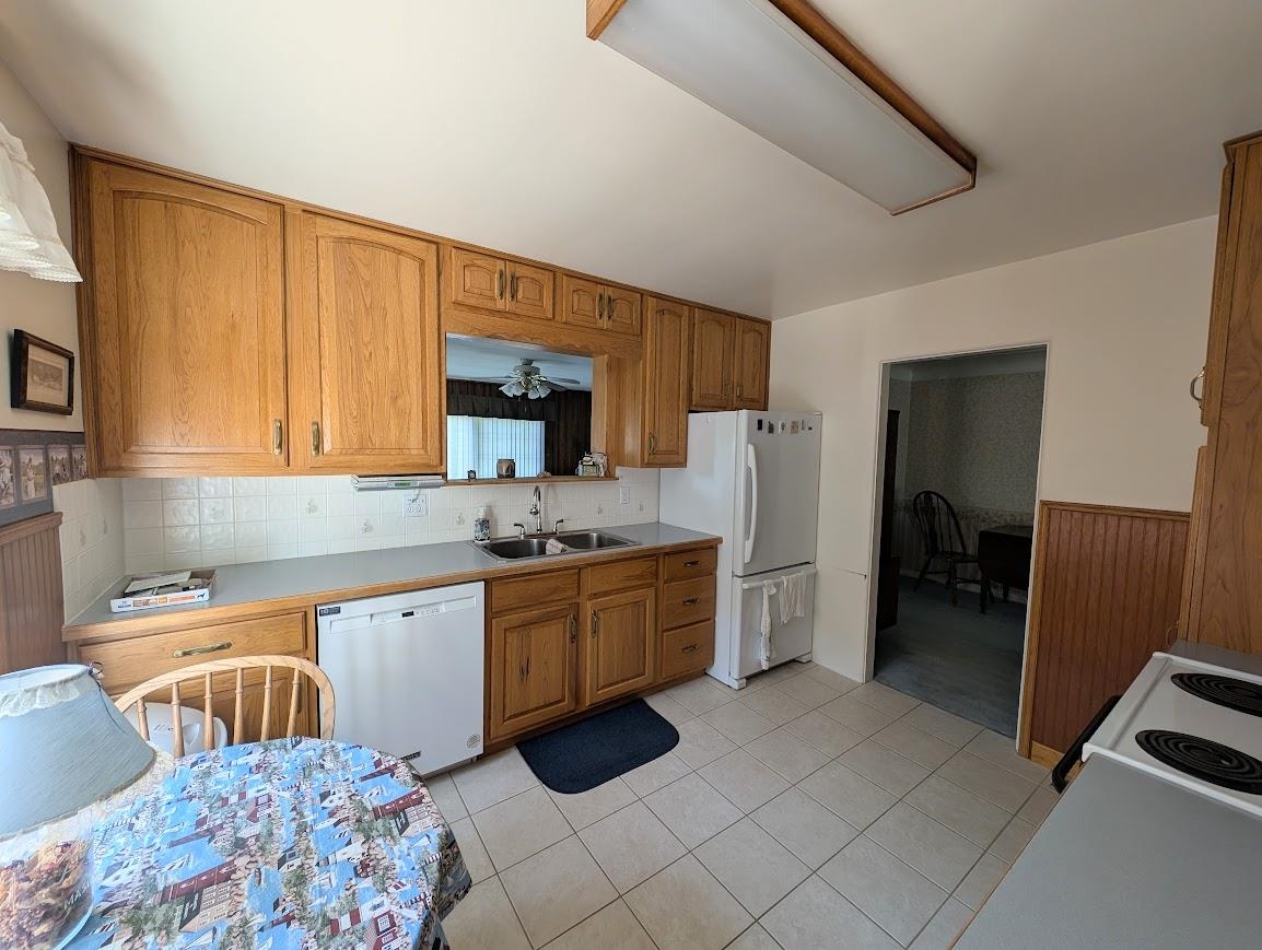 2584 Midland Road Bay City, MI 48706 - Photo 7 of 26