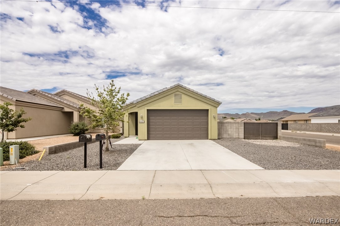 3621 North Kenneth Road Kingman, AZ 86409 - Photo 1 of 47 view of a terrace