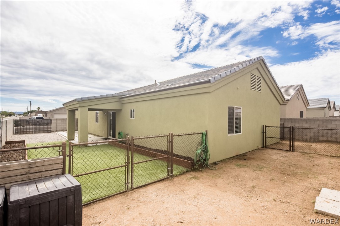 3621 North Kenneth Road Kingman, AZ 86409 - Photo 44 of 47 a view of a house with wooden fence