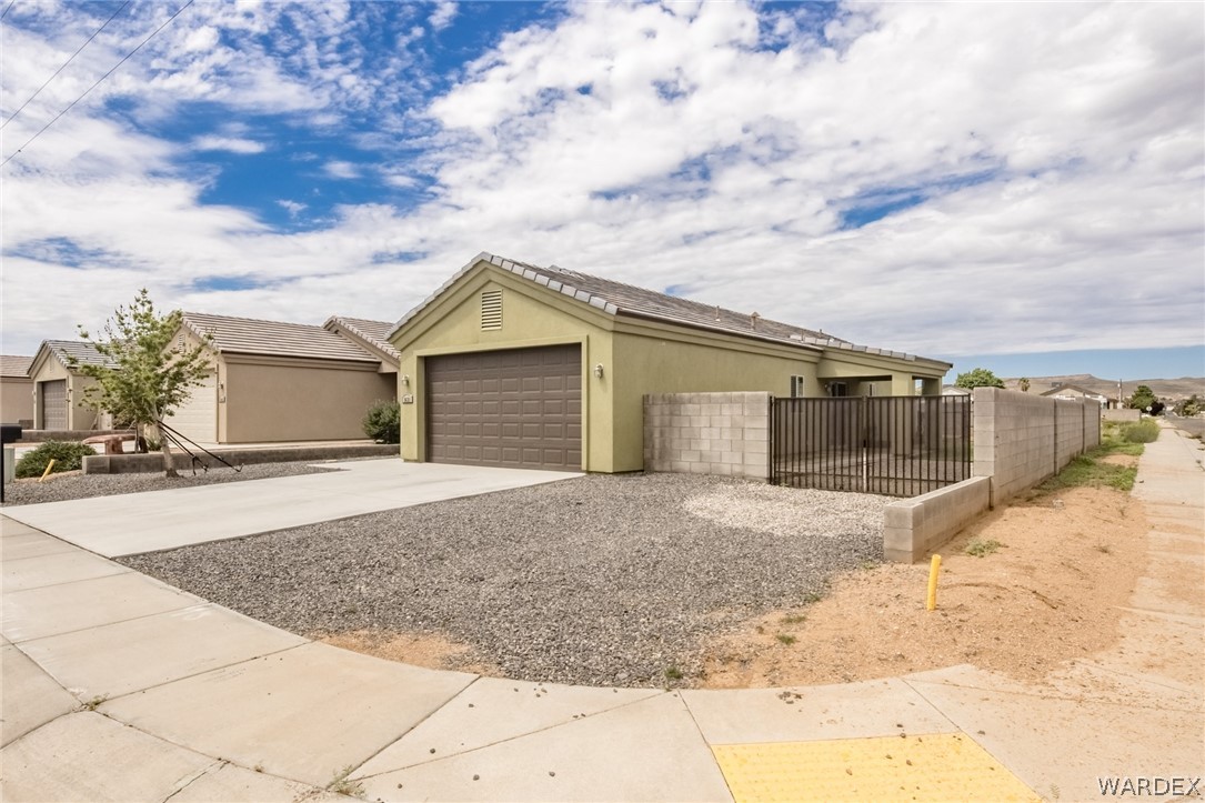 3621 North Kenneth Road Kingman, AZ 86409 - Photo 5 of 47 a view of a house with snow on the road