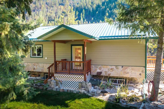 $879,000 | 28 First Thought Loop, Laurier, WA 99146