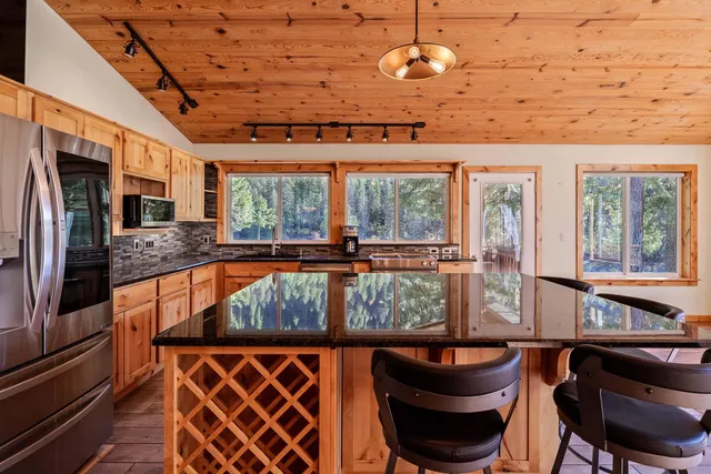 $879,000 | 28 First Thought Loop, Laurier, WA 99146