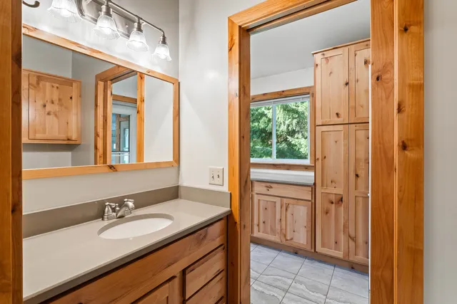 $879,000 | 28 First Thought Loop, Laurier, WA 99146