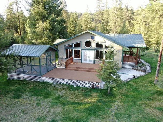 $879,000 | 28 First Thought Loop, Laurier, WA 99146