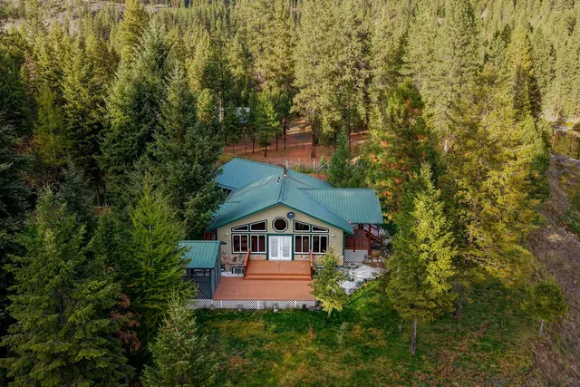 $879,000 | 28 First Thought Loop, Laurier, WA 99146