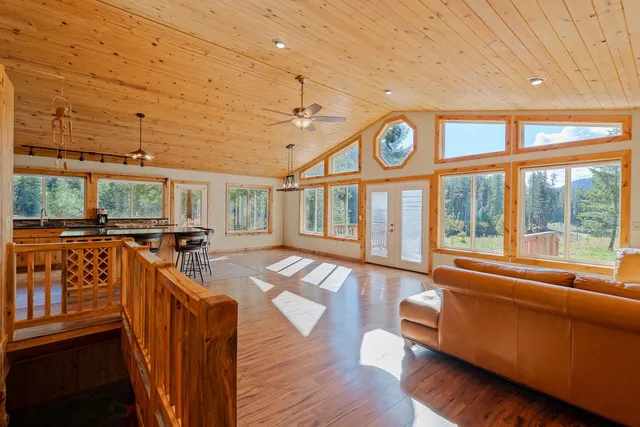 $879,000 | 28 First Thought Loop, Laurier, WA 99146