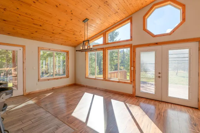 $879,000 | 28 First Thought Loop, Laurier, WA 99146