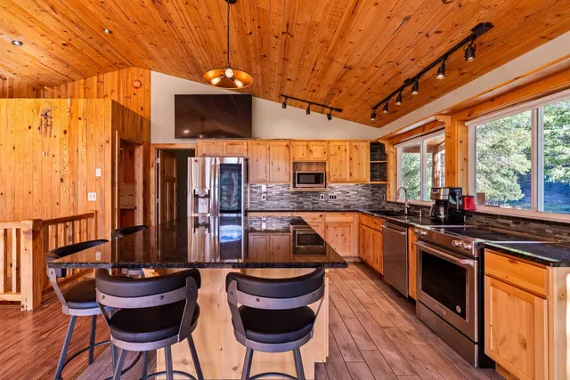 $879,000 | 28 First Thought Loop, Laurier, WA 99146