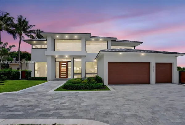 $10,495,000 | 2010 Intracoastal Drive, Fort Lauderdale, FL 33305