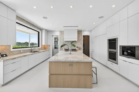 $10,495,000 | 2010 Intracoastal Drive, Fort Lauderdale, FL 33305