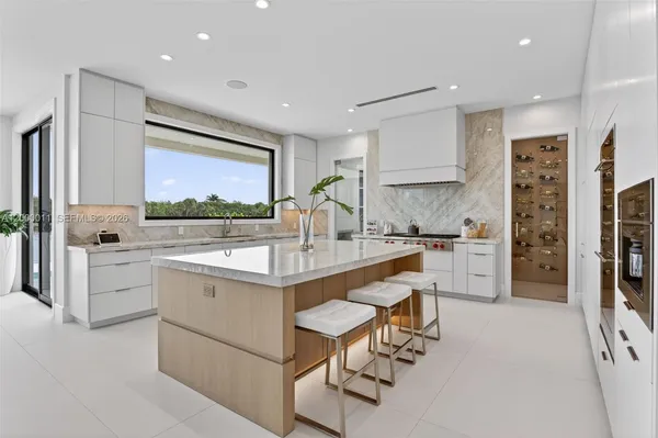 $10,495,000 | 2010 Intracoastal Drive, Fort Lauderdale, FL 33305