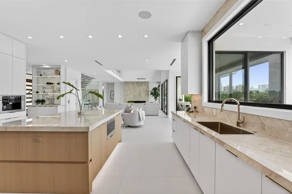 $10,495,000 | 2010 Intracoastal Drive, Fort Lauderdale, FL 33305