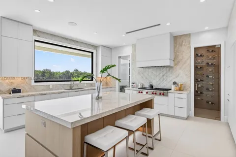 $10,495,000 | 2010 Intracoastal Drive, Fort Lauderdale, FL 33305