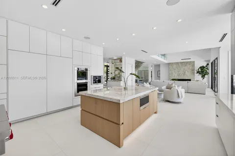 $10,495,000 | 2010 Intracoastal Drive, Fort Lauderdale, FL 33305