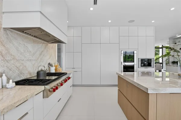 $10,495,000 | 2010 Intracoastal Drive, Fort Lauderdale, FL 33305
