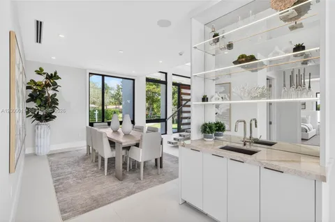 $10,495,000 | 2010 Intracoastal Drive, Fort Lauderdale, FL 33305