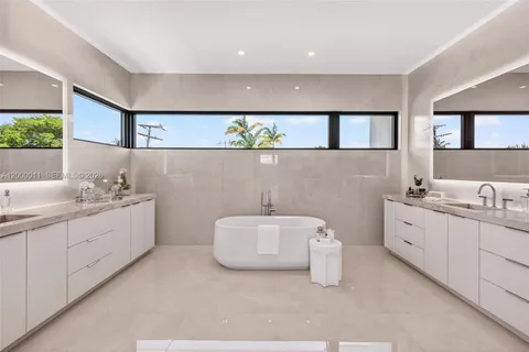 $10,495,000 | 2010 Intracoastal Drive, Fort Lauderdale, FL 33305
