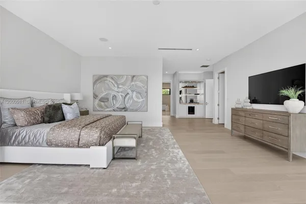 $10,495,000 | 2010 Intracoastal Drive, Fort Lauderdale, FL 33305