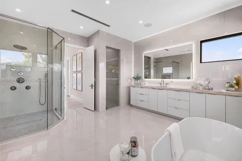 $10,495,000 | 2010 Intracoastal Drive, Fort Lauderdale, FL 33305