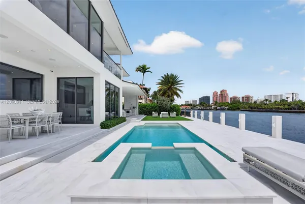 $10,495,000 | 2010 Intracoastal Drive, Fort Lauderdale, FL 33305