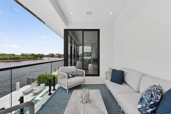 $10,495,000 | 2010 Intracoastal Drive, Fort Lauderdale, FL 33305