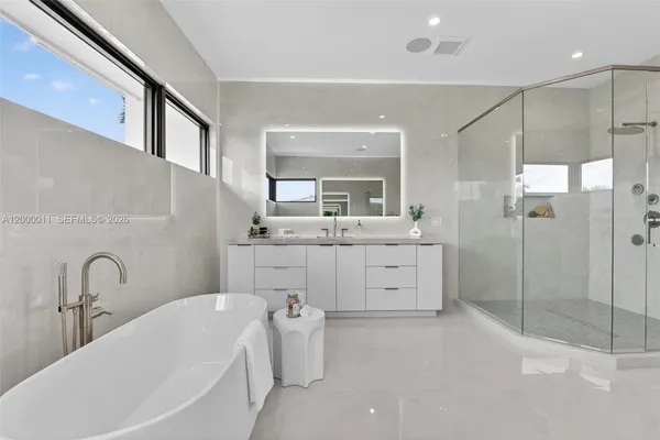$10,495,000 | 2010 Intracoastal Drive, Fort Lauderdale, FL 33305
