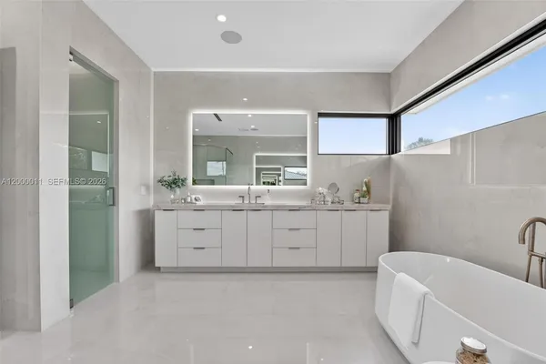 $10,495,000 | 2010 Intracoastal Drive, Fort Lauderdale, FL 33305