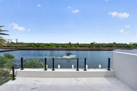 $10,495,000 | 2010 Intracoastal Drive, Fort Lauderdale, FL 33305