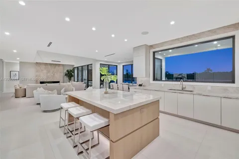 $10,495,000 | 2010 Intracoastal Drive, Fort Lauderdale, FL 33305